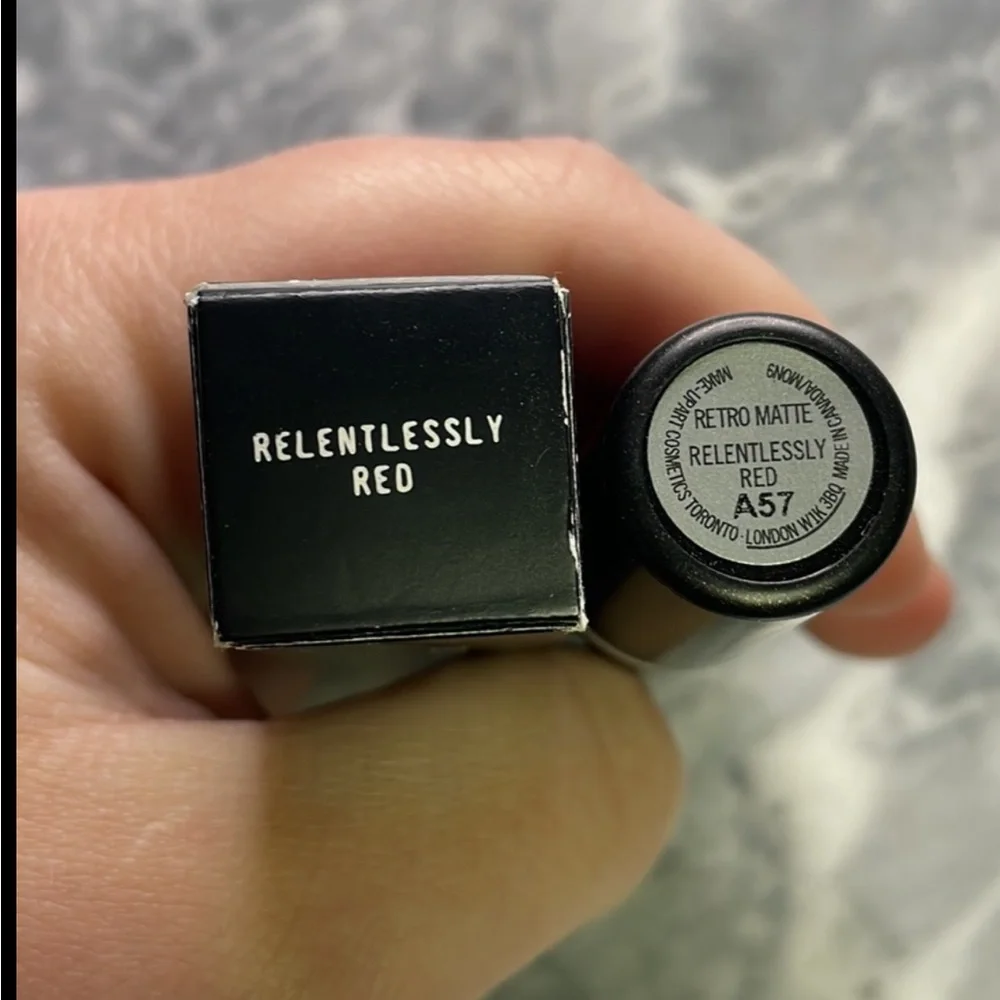 Mac Cosmetics Retro Matte Lipstick Relentlessly Red‎